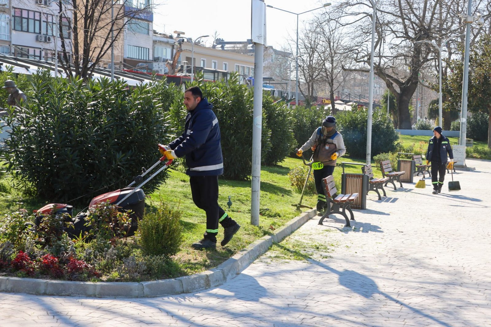 YALOVA BELEDİYESİ ÇALIŞMALARI SÜRÜYOR