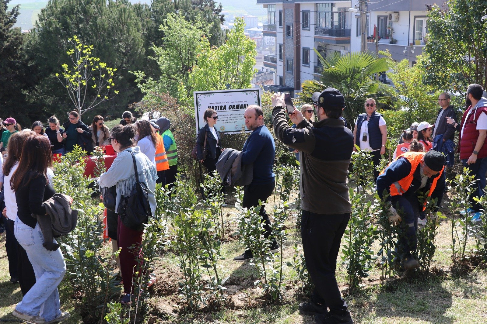 ÇİFLİKKÖY’DE 400 ÖĞRENCİDEN 400 FİDAN