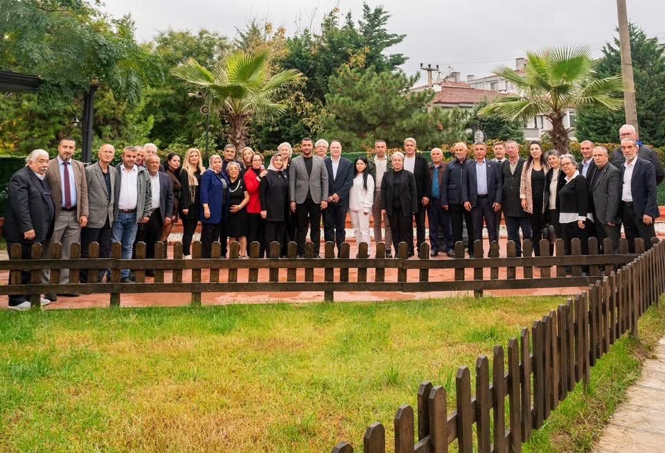 YENİ PARTİ MUHTARLARLA BİR ARAYA GELDİ  
