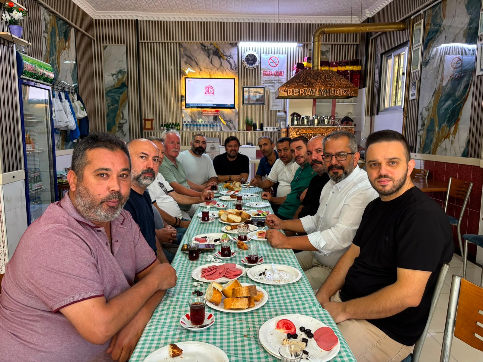 ANAHTAR PARTİSİNDEN ESNAF KAHVALTISI