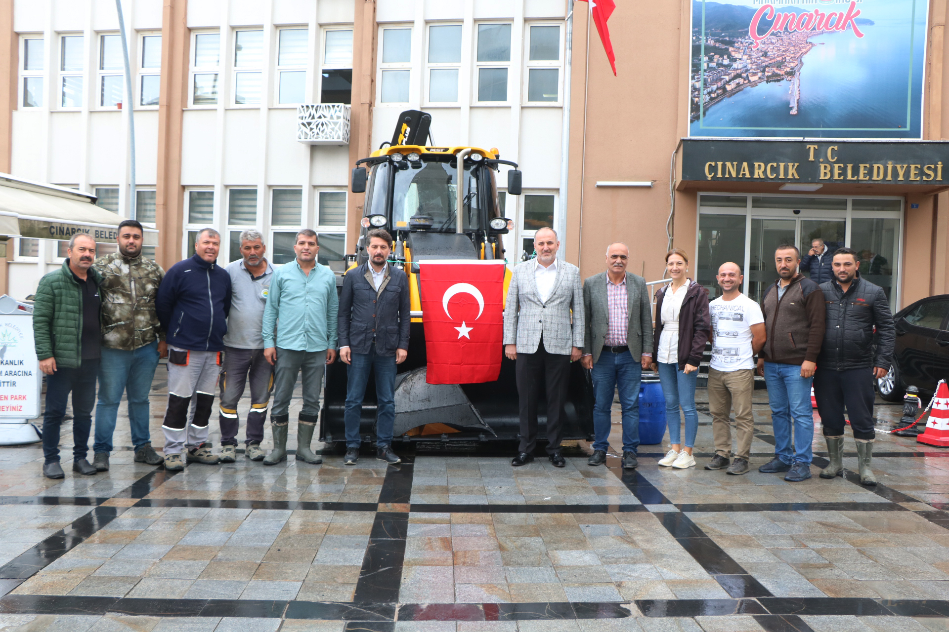 ÇINARCIK BELEDİYESİNE YENİ İŞ MAKİNASI