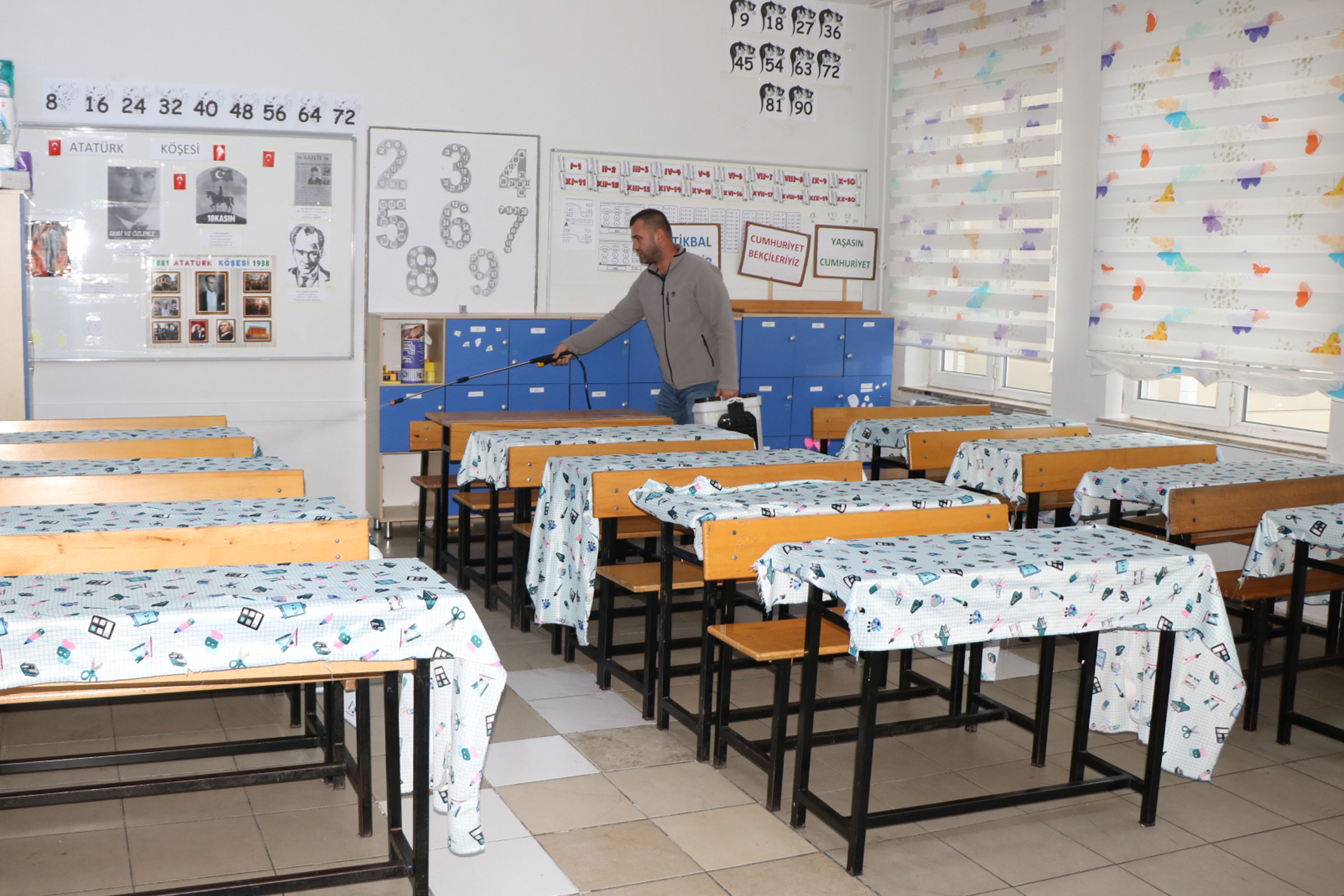 ÇINARCIK'DA OKULLARA İLAÇLANMA YAPILDI
