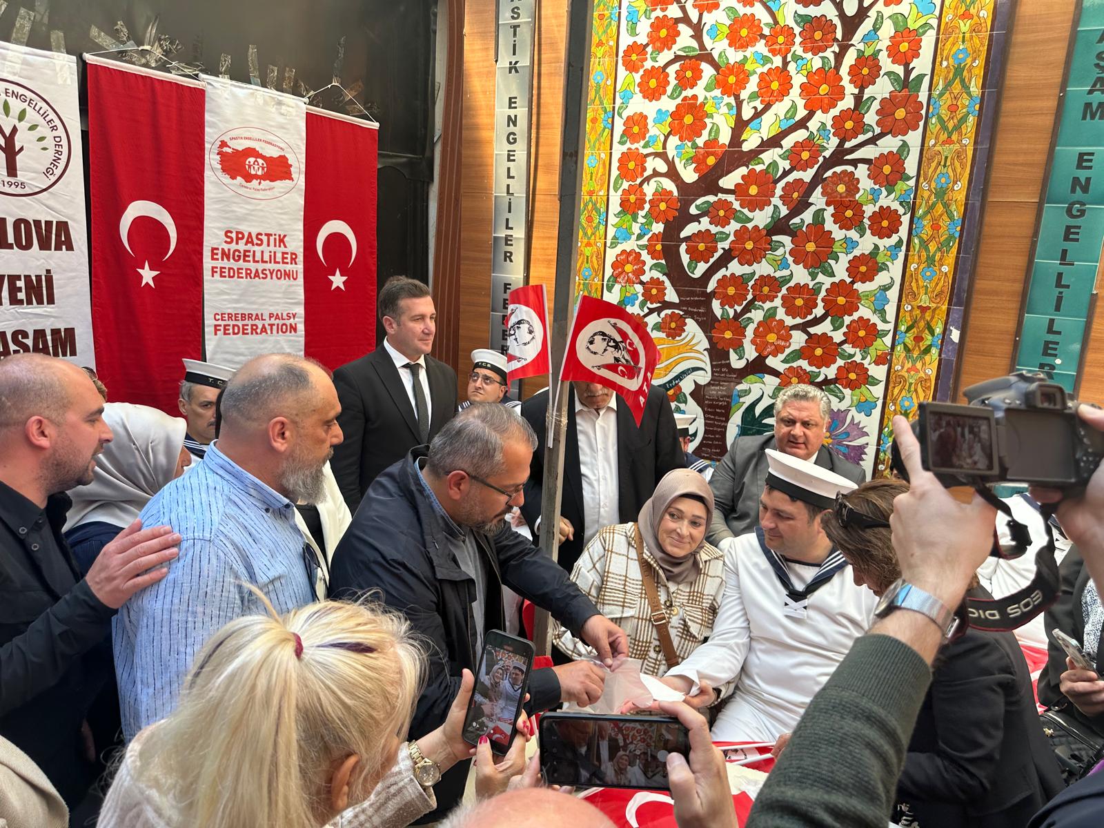 ANAHTAR PARTİSİ ENGELLİLERİN YANINDA