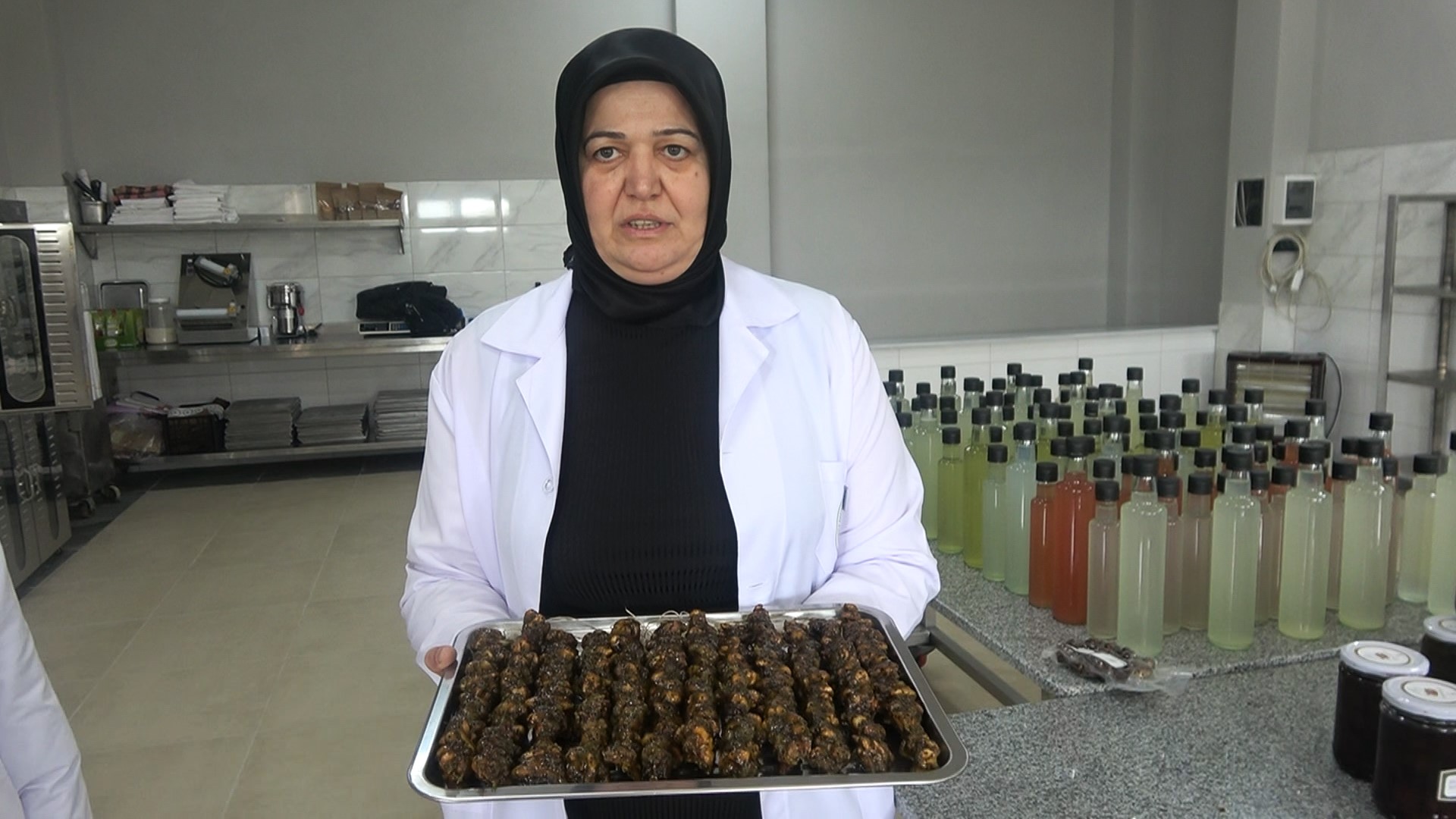 ALTINOVA'LI KADINLAR KİVİ SUCUĞU ÜRETTİ