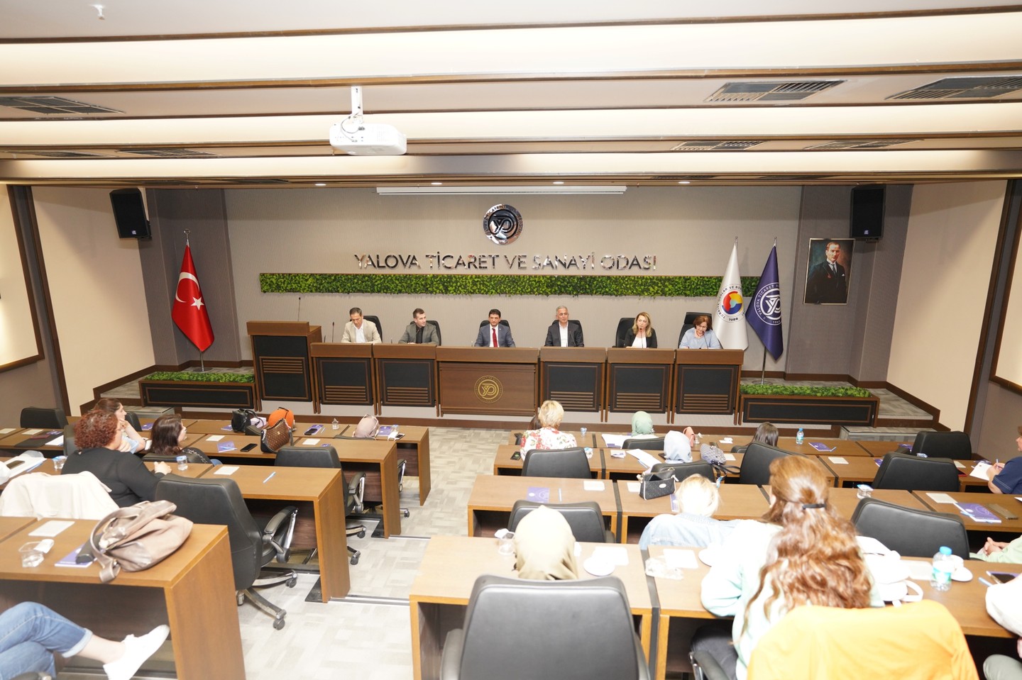 ÜRETİCİ KADINLARA DESTEK TOPLANTISI