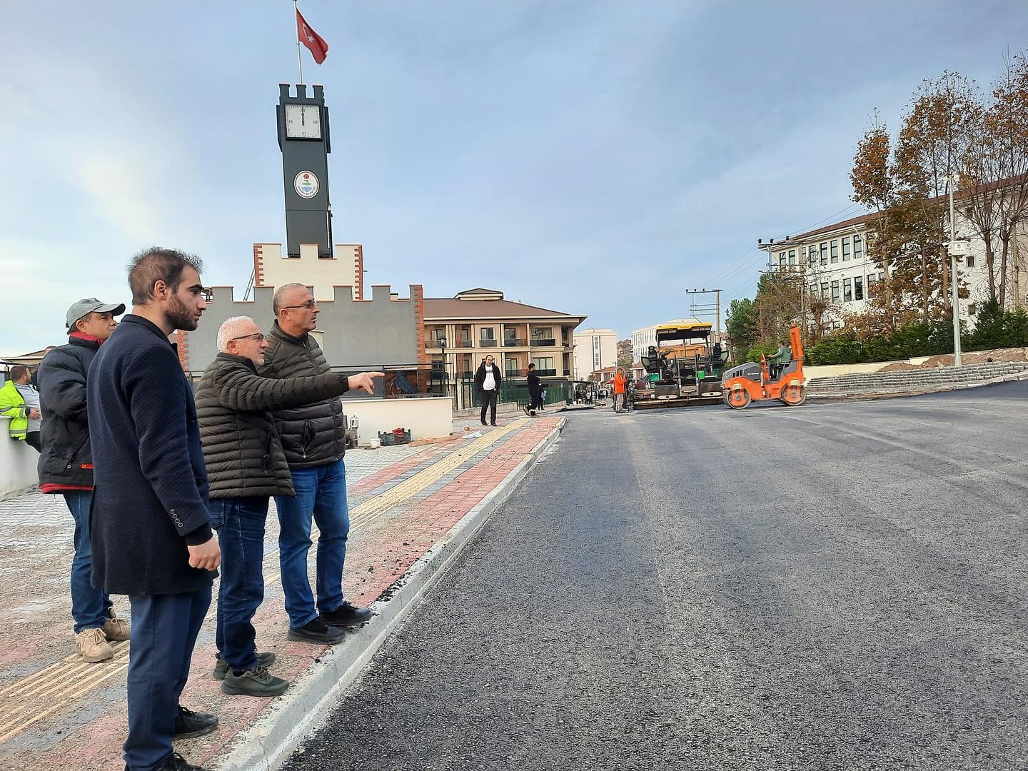 KADIKÖY'DE YOL YAPIM ÇALIŞMASI SÜRÜYOR