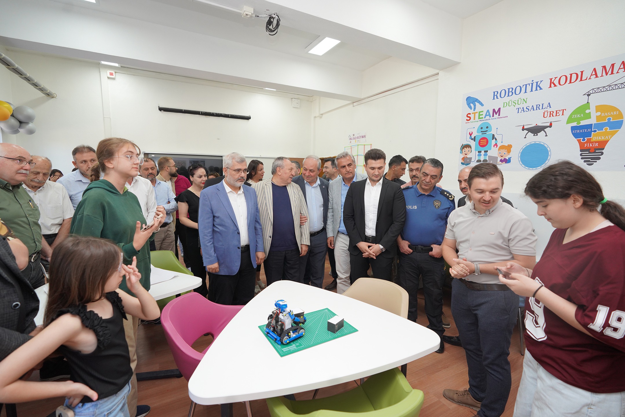 ROBOTİK KODLAMA SINIFI ALTINOVA'DA AÇILDI