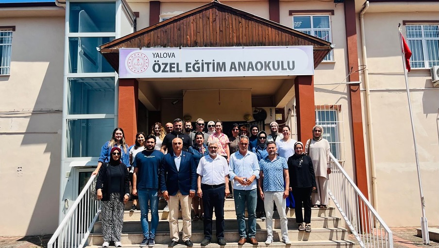 MİLLİ EĞİTİM MÜDÜRÜNDEN OKUL ZİYARETi