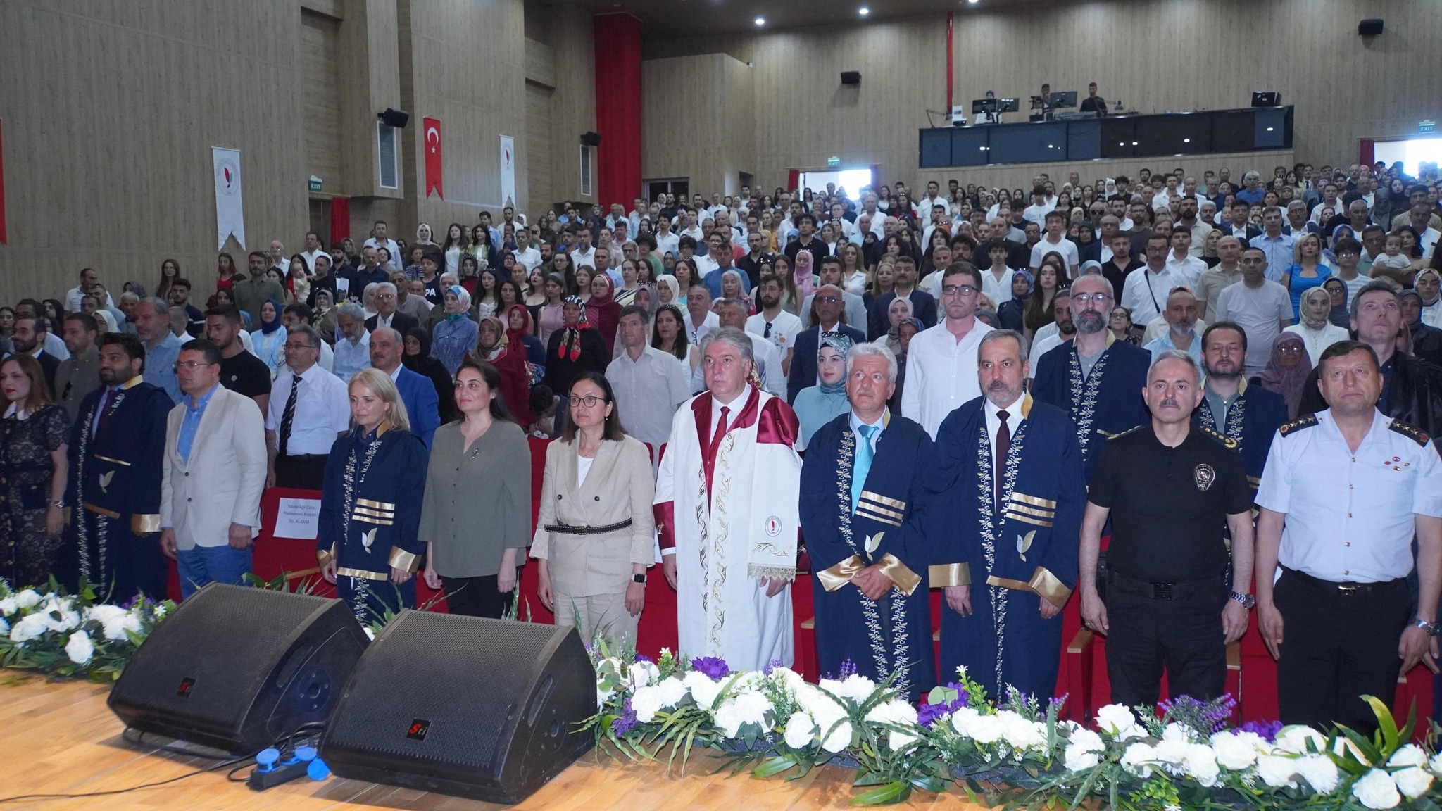 HUKUK FAKÜLTESİNDE MEZUNİYET COŞKUSU