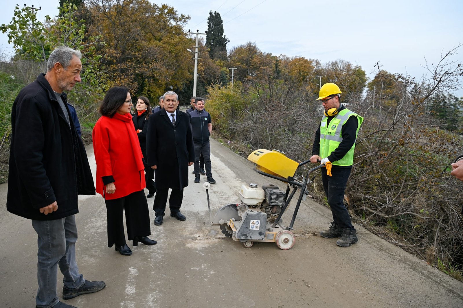 KİRAZLI'DA YOL YAPIM ÇALIŞMASI SÜRÜYOR