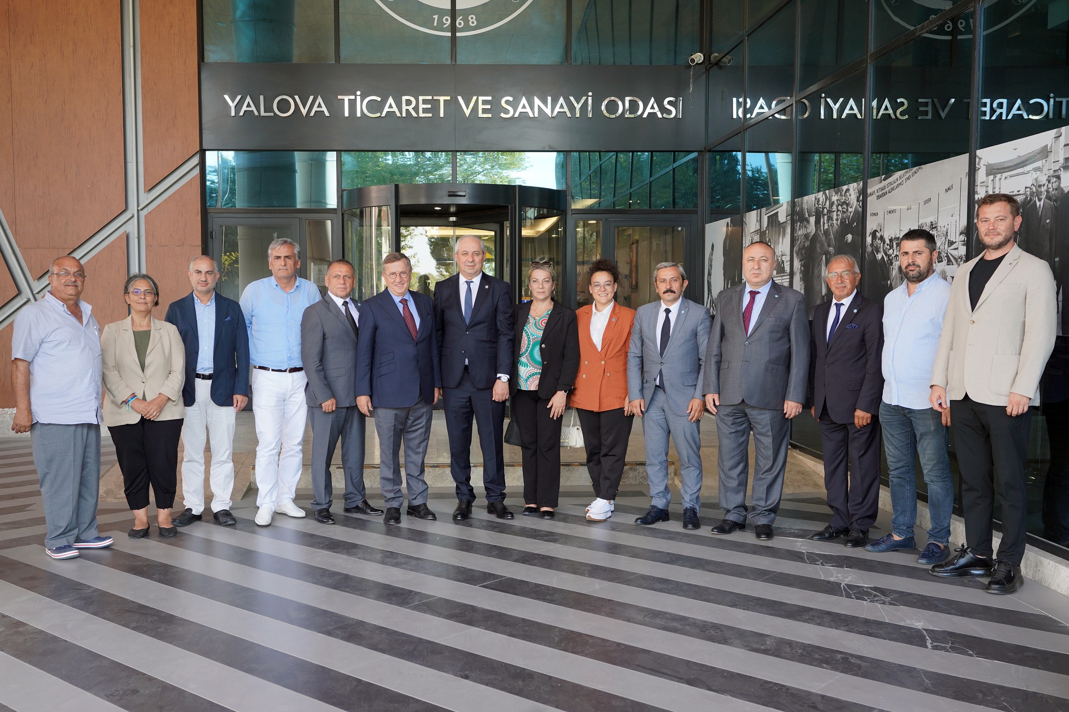 İYİ PARTİ YALOVA'DA SAHA ÇALIŞMASINDA