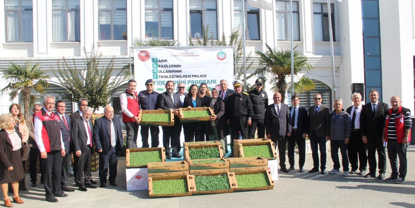 ÇİFTÇİLERE TÖRENLE FİDE DAĞITIMI YAPILDI