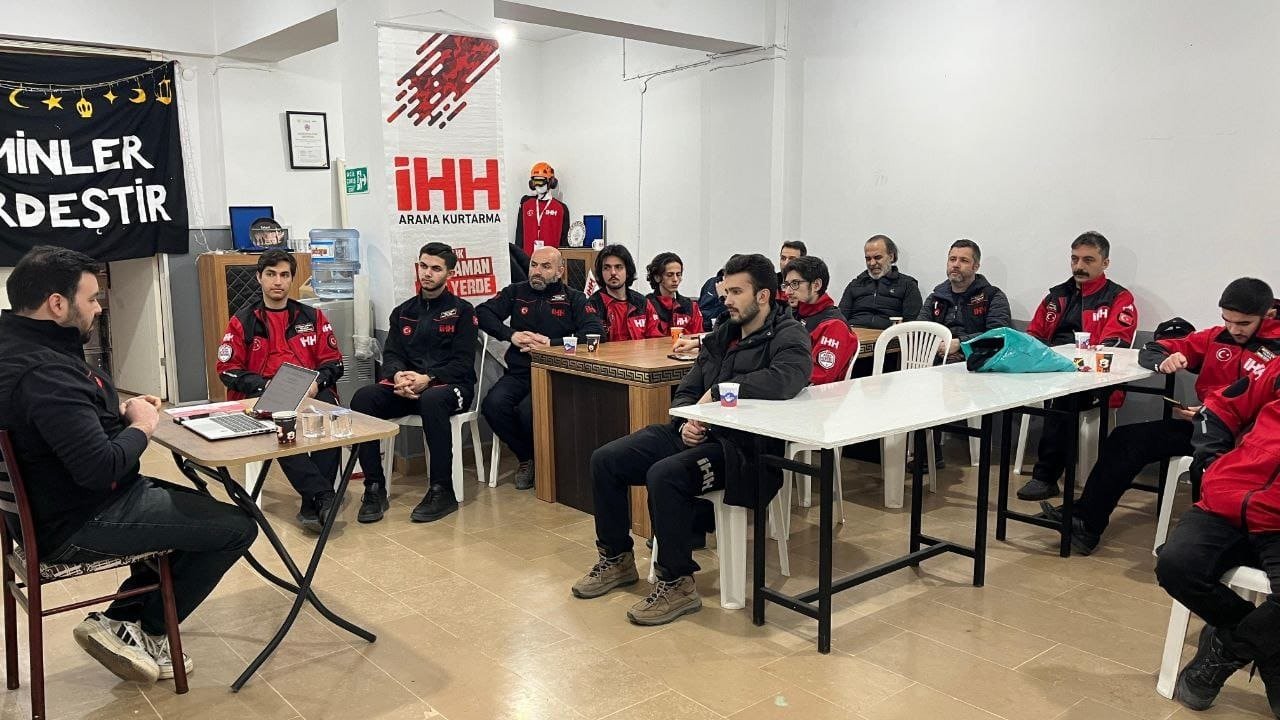 ARAMA KURTARMA EKİPLERİNE İFTAR