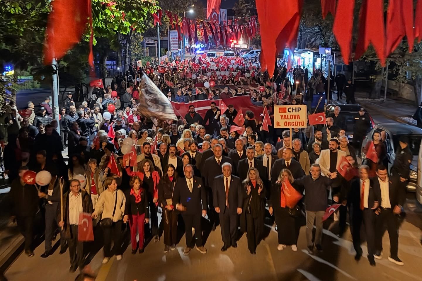 CHP CUMHURİYET YÜRÜYÜŞÜ DÜZENLEDİ