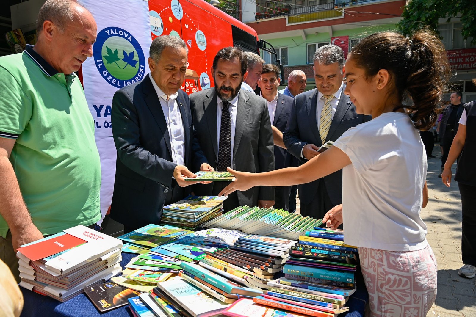 GEZİCİ KÜTÜPHANE ELMALIK KÖYÜ’NDE