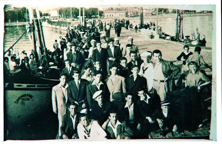 1955 YILINDA YALOVA İSKELESİNDE YOLCULAR