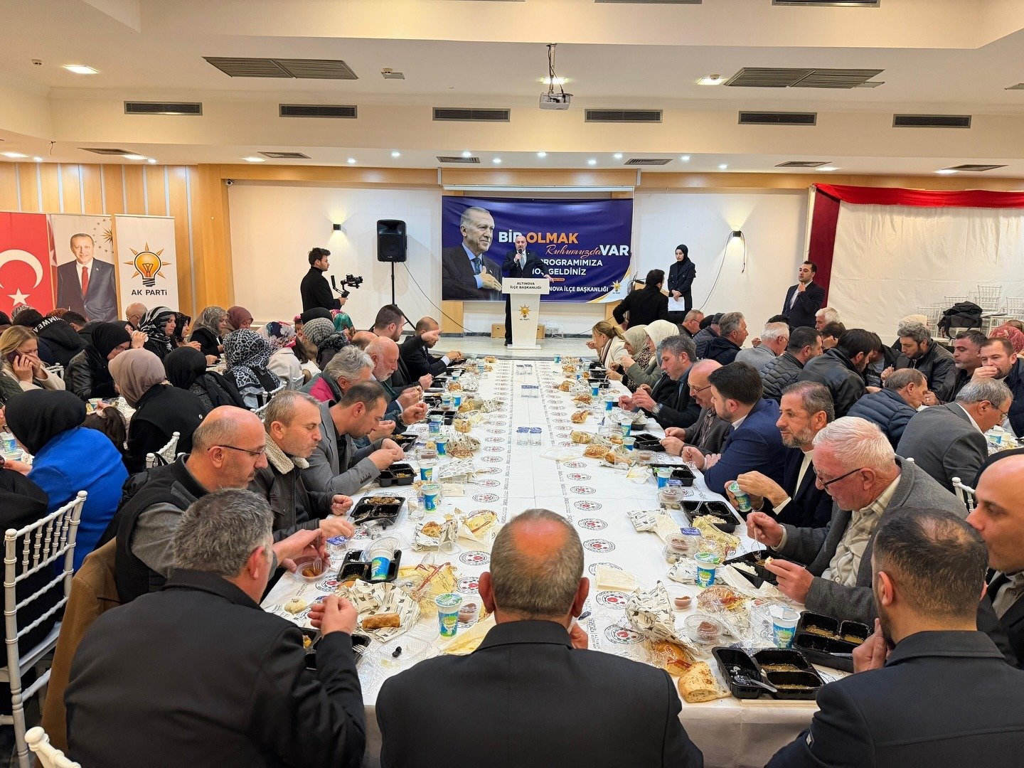 AK PARTİ'DEN ALTINOVA'DA İFTAR YEMEĞİ