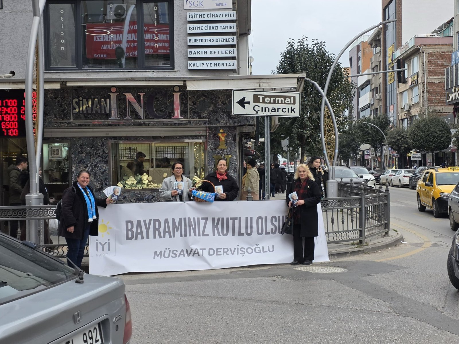 İYİ PARTİ'DEN YALOVA'DA BAYRAM KUTLAMASI