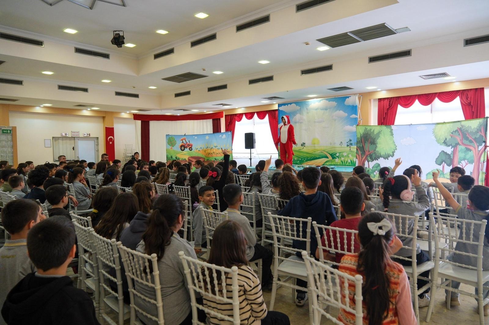 ALTINOVA’DA DÜNYA TİYATRO GÜNÜ 