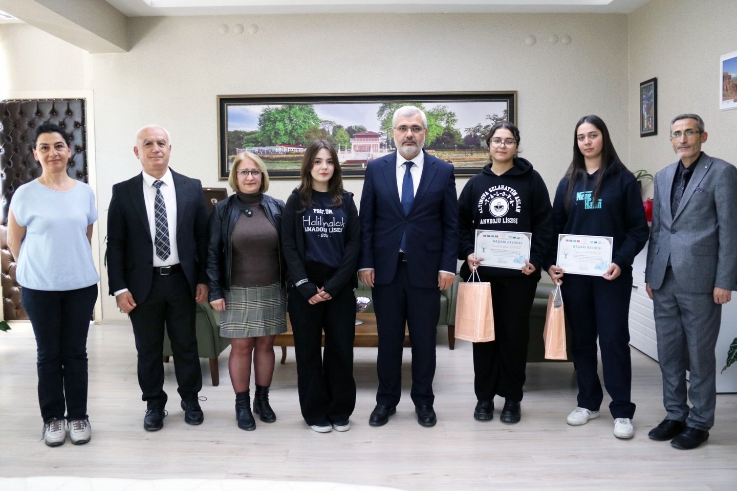 DERECEYE GİREN ÖĞRENCİLERE PLAKET