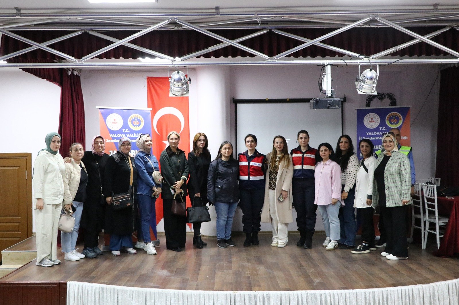 ÇİFTLİKKÖY'DE UYUŞTURUCU SEMİNERİ