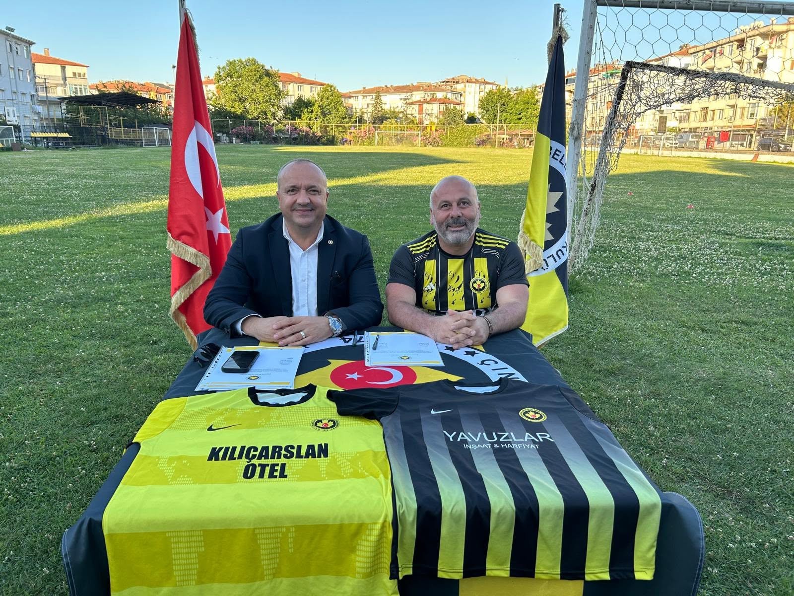 ÇINARCIKSPOR'DA İMZA GÜNÜ
