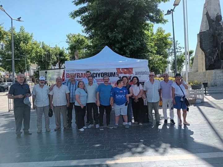 İYİ PARTİ ÇINARCIK İLÇESİNDE STANT AÇTI