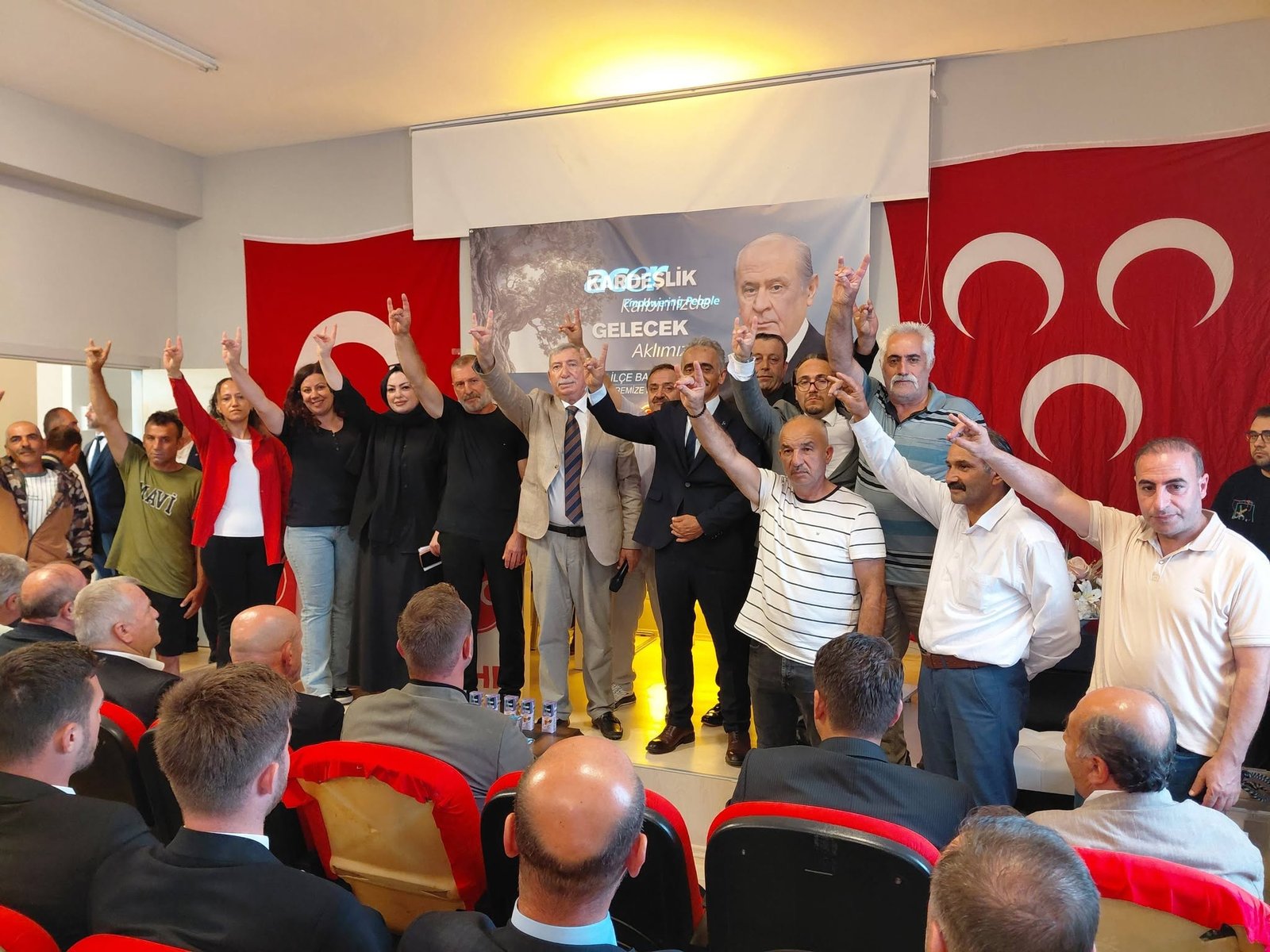 MHP ARMUTLU İLÇE KONGRESİ YAPILDI