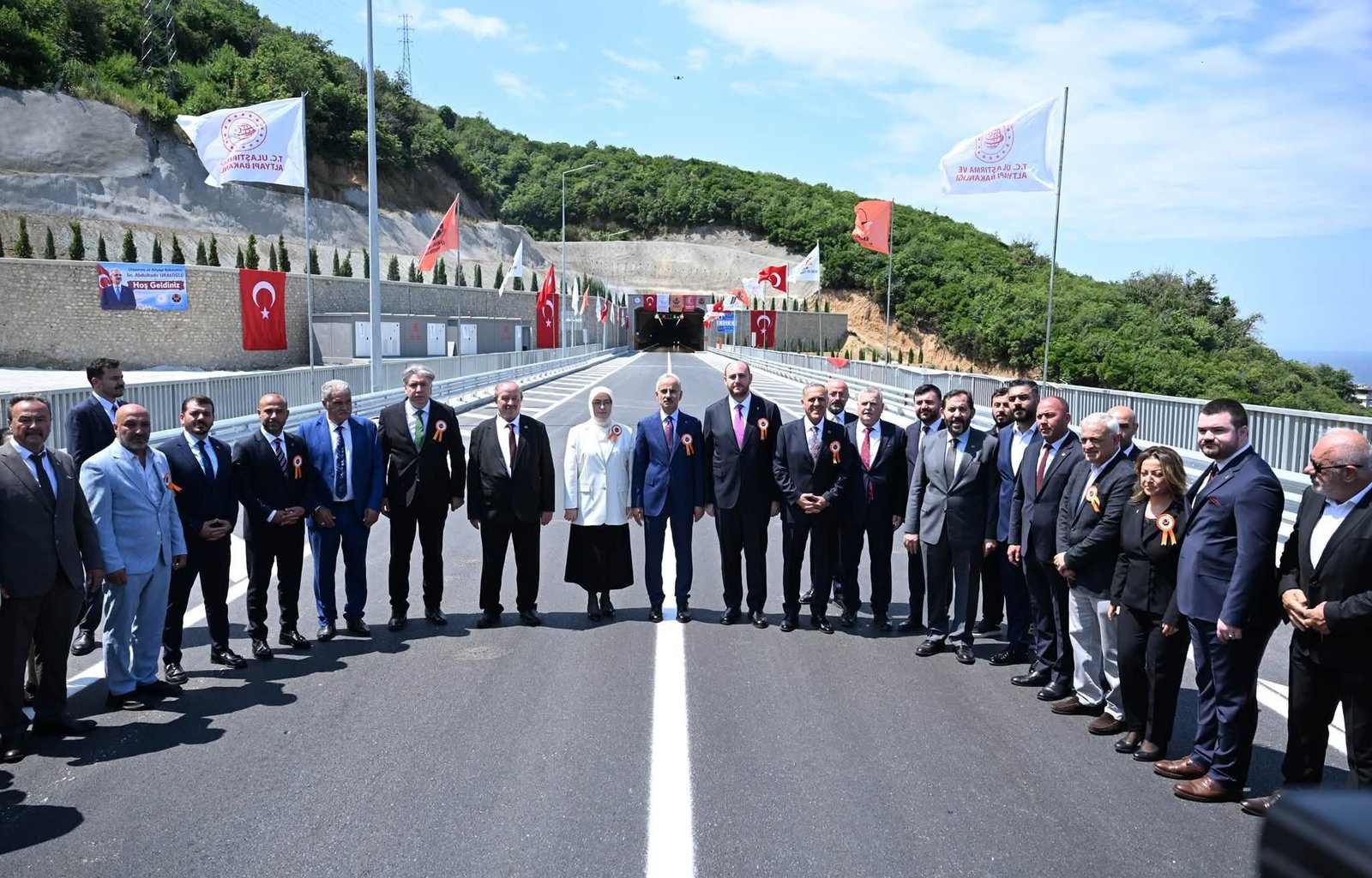 ESENKÖY- ARMUTLU YOLU TÖRENLE AÇILDI