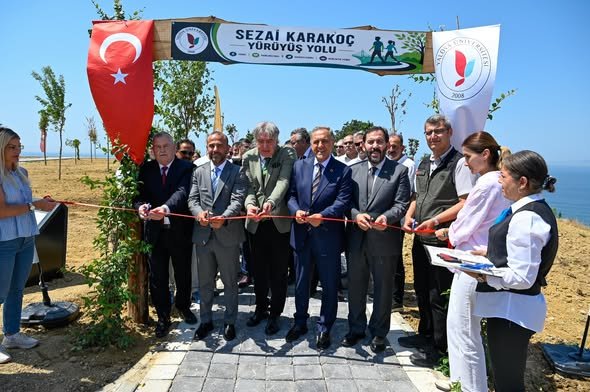 YALOVA ÜNİVERSİTESİ'NDE YÜRÜYÜŞ YOLU