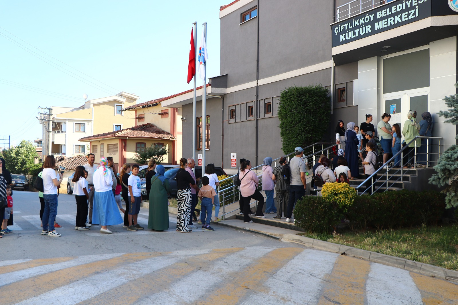 ÇİFTLİKKÖY'DE YAZ KURSLARINA BÜYÜK İLGİ