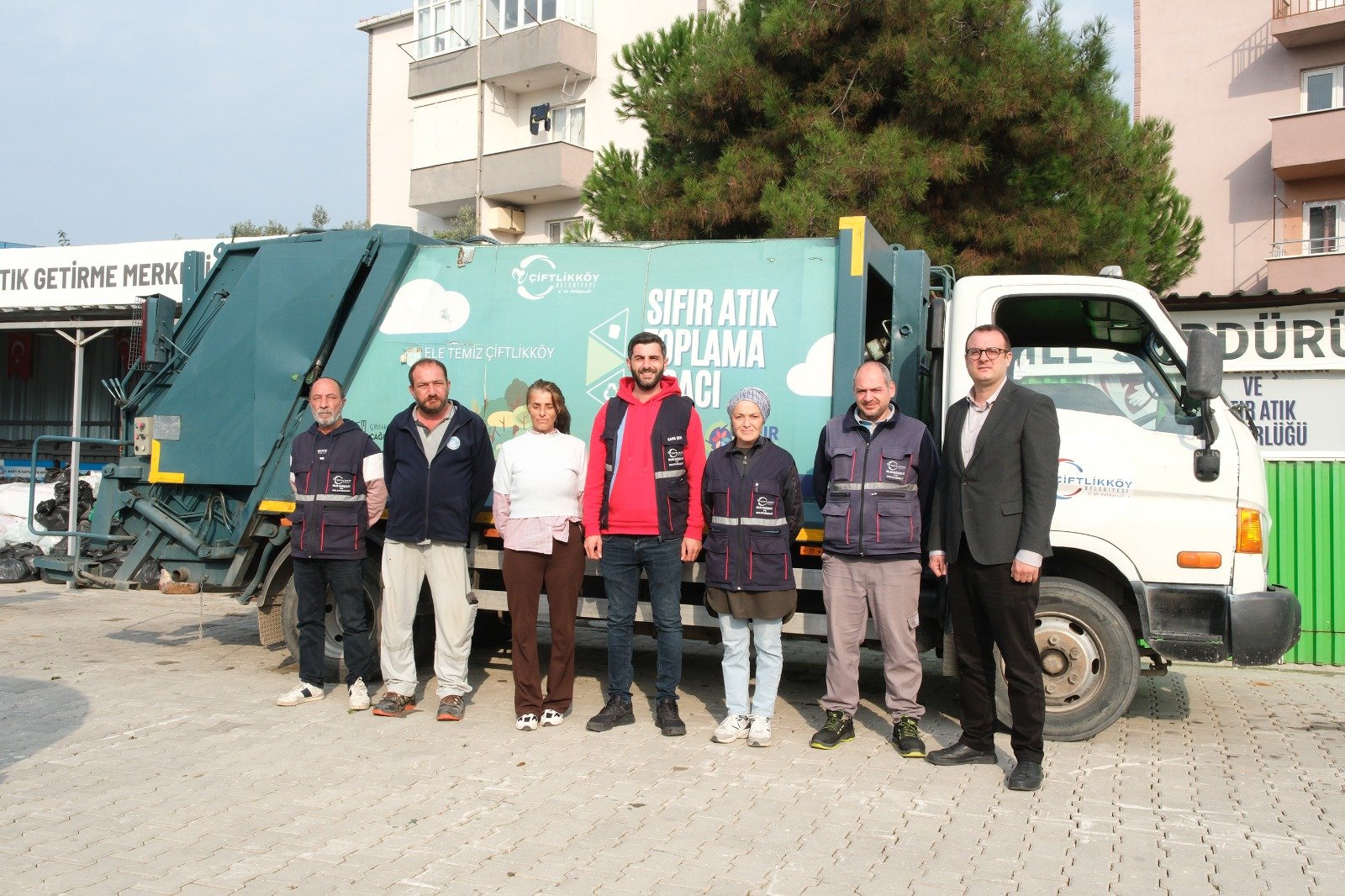 ÇİFTLİKKÖY’DE GERİ DÖNÜŞÜM KAPIDAN BAŞLIYOR