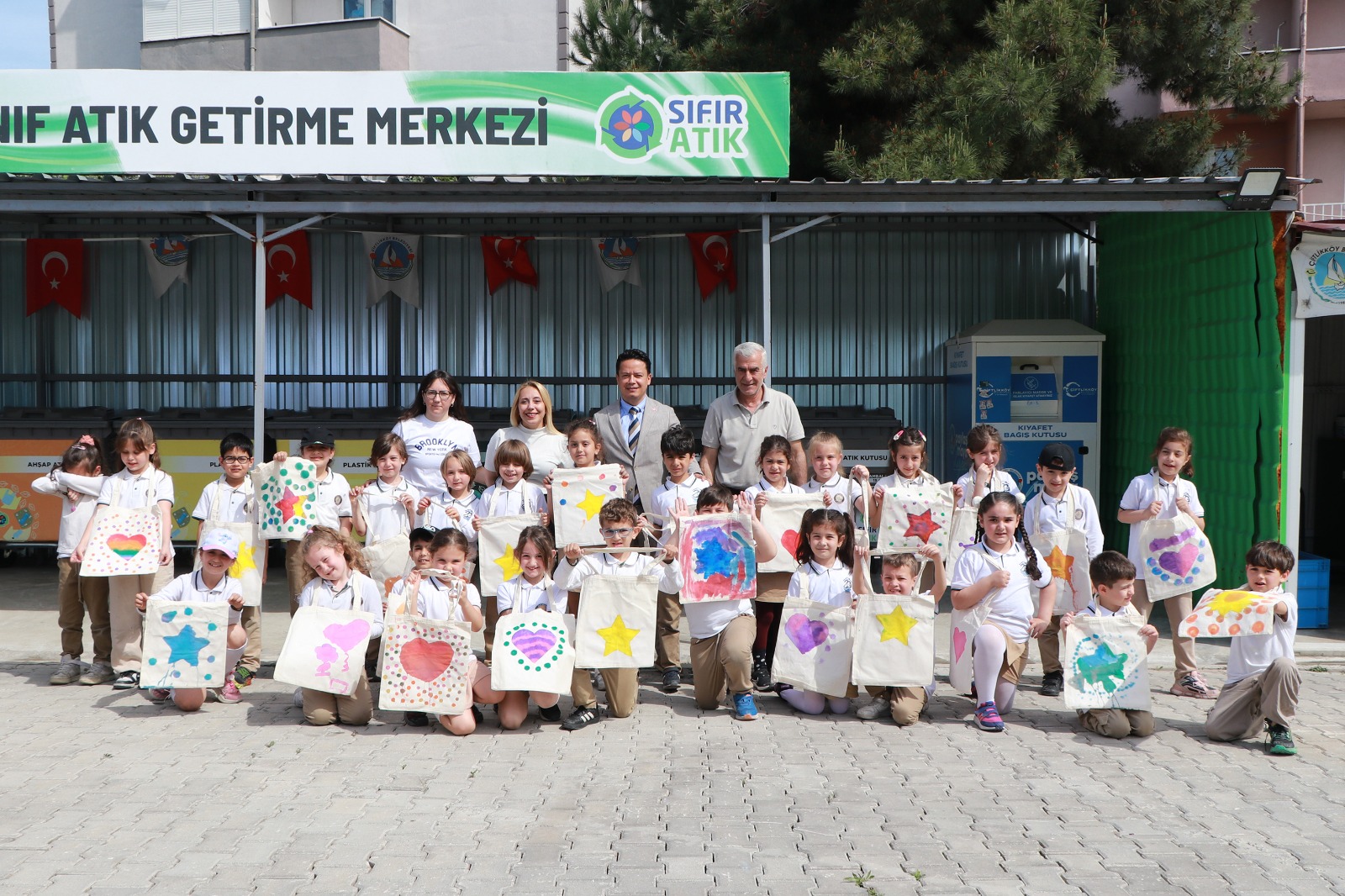 ÖĞRENCİLER GERİ DÖNÜŞÜMÜ SIFIR ATIK TESİSİNDE ÖĞRENDİ