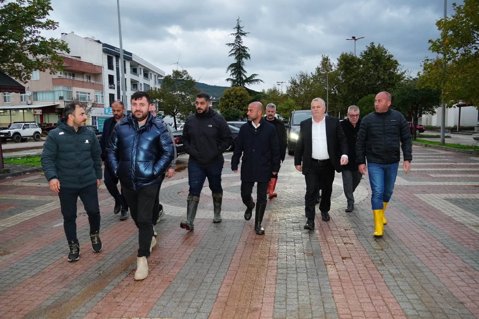 AK PARTİ ARMUTLU'DA İNCELEME YAPTI