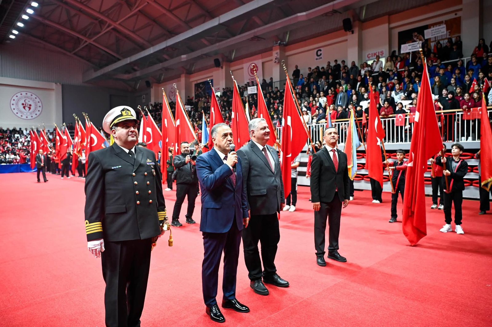 YALOVA'DA 29 EKİM KUTLAMASI SALONDA 