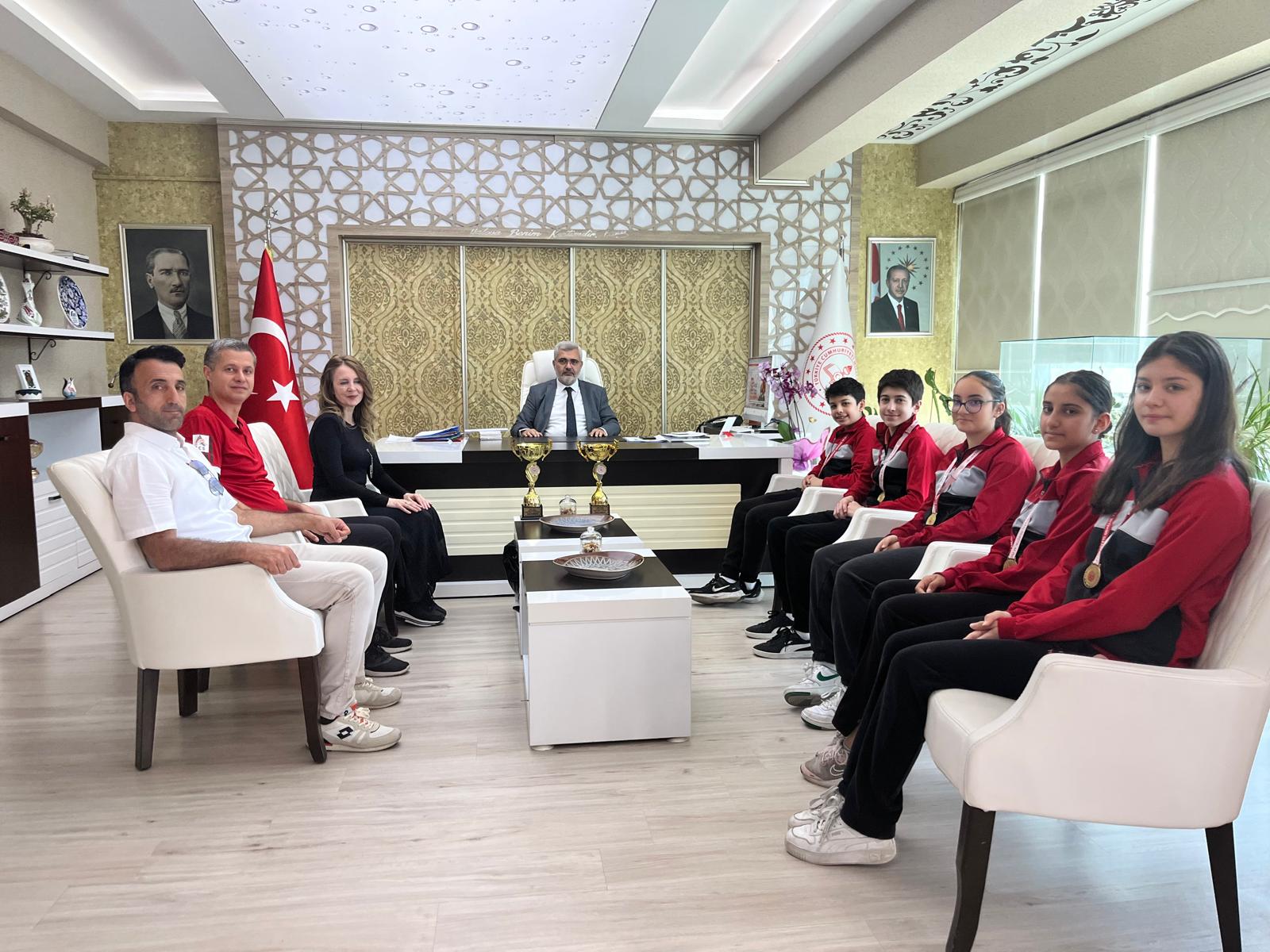 ŞAMPİYONLARDAN ZİYARET