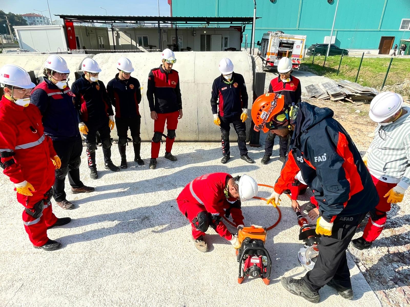 ALTINOVA'DA ARAMA KURTARMA EĞİTİMİ