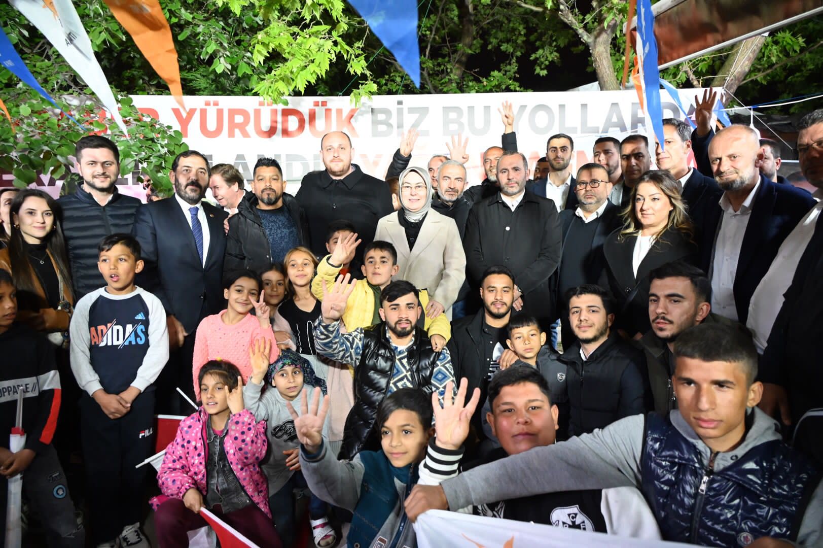 AK PARTİ ROMAN VATANDAŞLARLA BULUŞTU