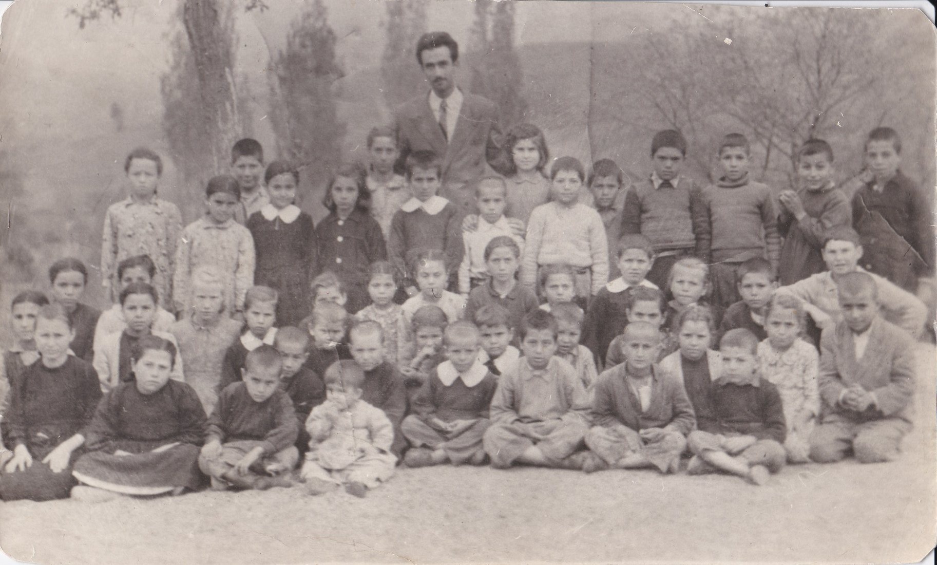 1951 YILI DEREKÖY İLK OKULU ÖĞRENCİLERİ