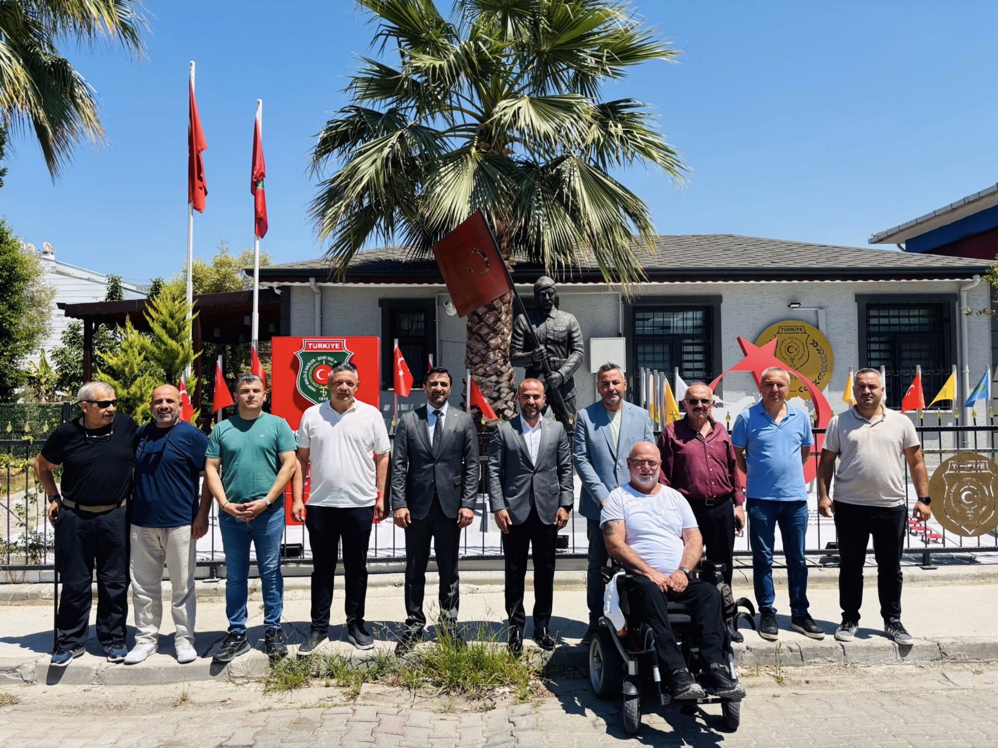AK PARTİ'DEN ŞEHİT GAZİ DERNEĞİNE ZİYARET