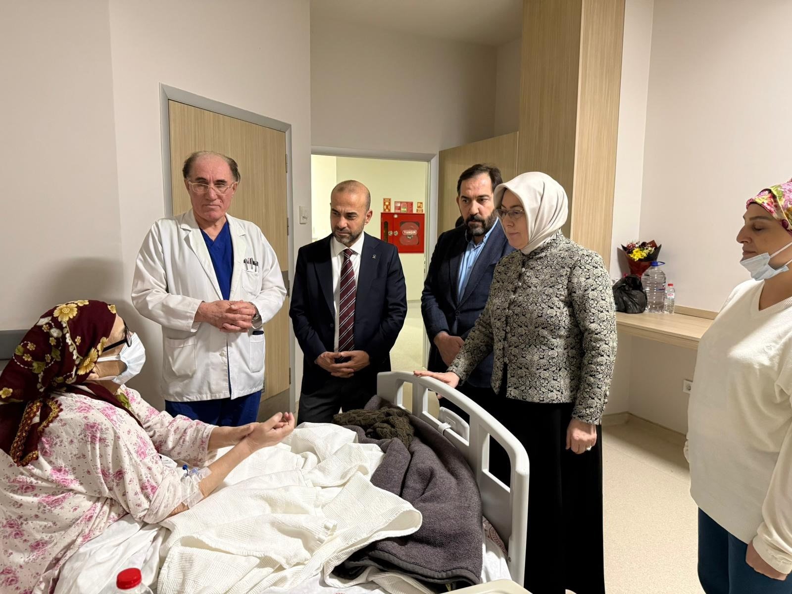 AK PARTİ'DEN HASTALARA ZİYARET YAPILDI