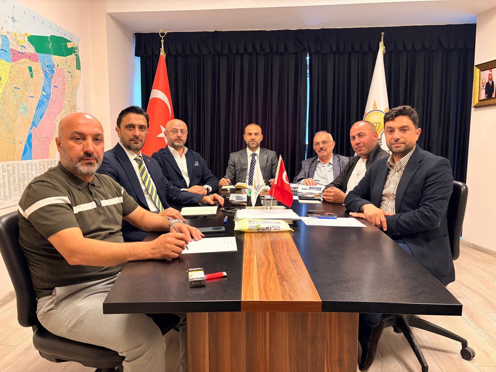 AK PARTİ'DE İLÇE BAŞKANLARI TOPLANTISI