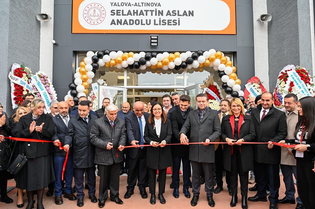 ALTINOVA'DA YAPILAN OKULLAR  AÇILDI