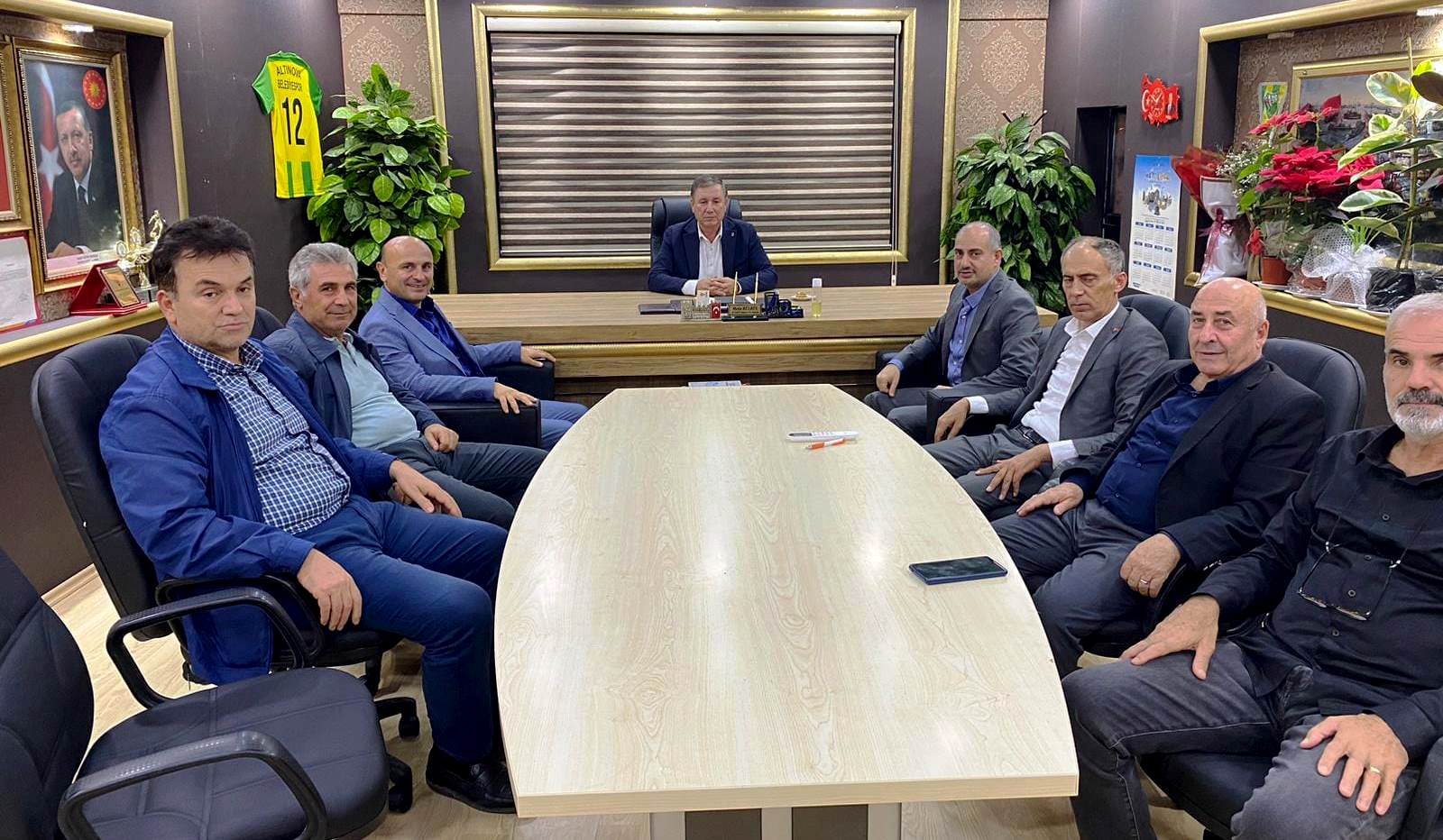 AK PARTİ ALTINOVA İLÇE YÖNETİMİNE ZİYARET