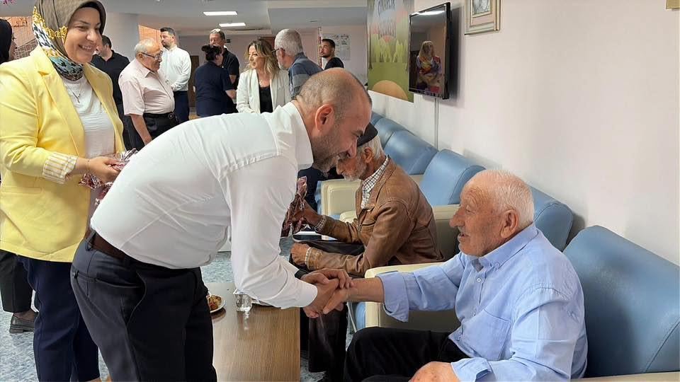 AK PARTİ'DEN BABALAR GÜNÜ ZİYARETİ