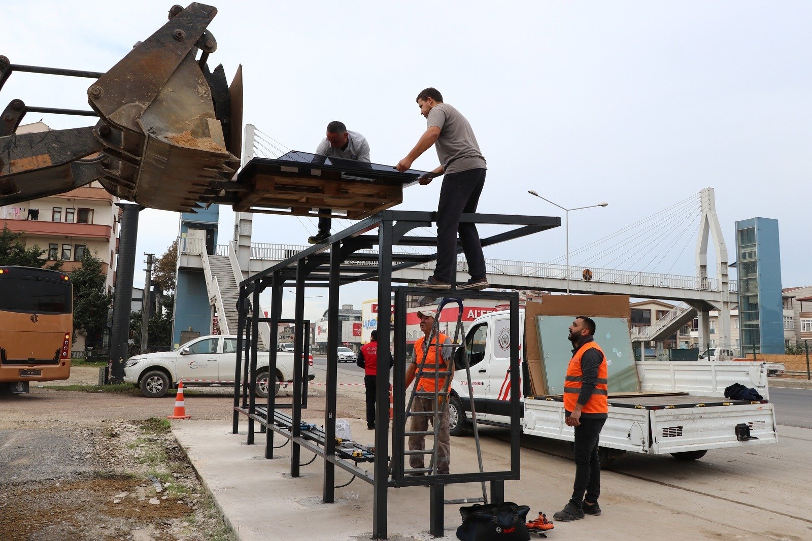 ÇİFTLİKKÖY’E YENİ NESİL DURAKLAR