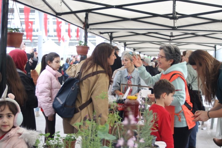 YALOVA TOHUM TAKAS ŞENLİĞİNE YOĞUN İLGİ 