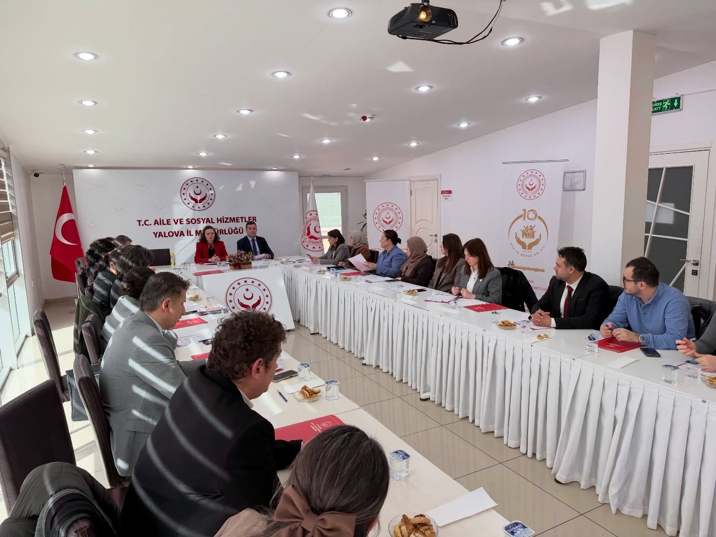 KADINA YÖNELİK ŞİDDET MASAYA YATIRILDI