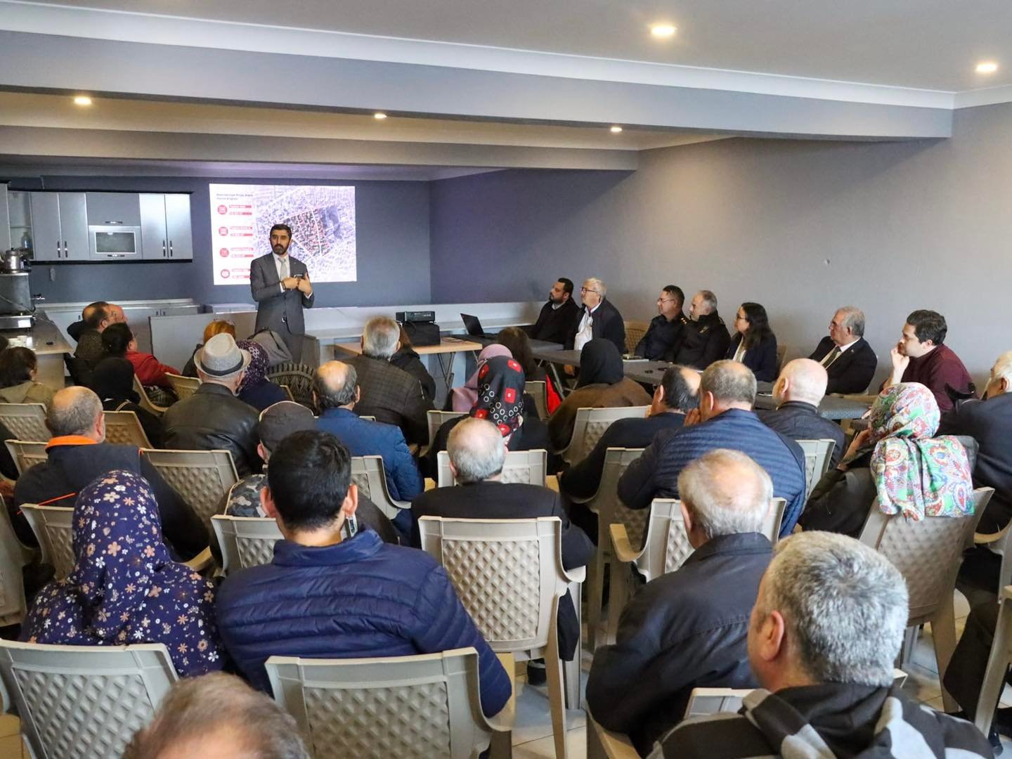 BAYRAKTEPE'DE KENTSEL DÖNÜŞÜM ANLATILDI