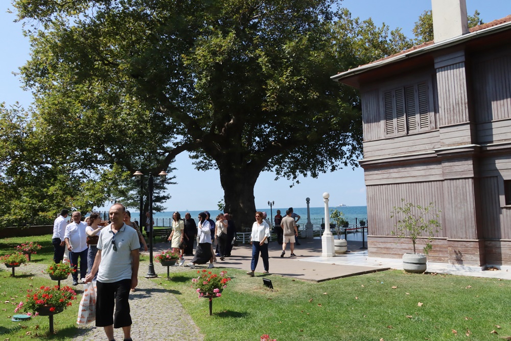 YÜRÜYEN KÖŞK HAFTA SONU DOLDU TAŞTI
